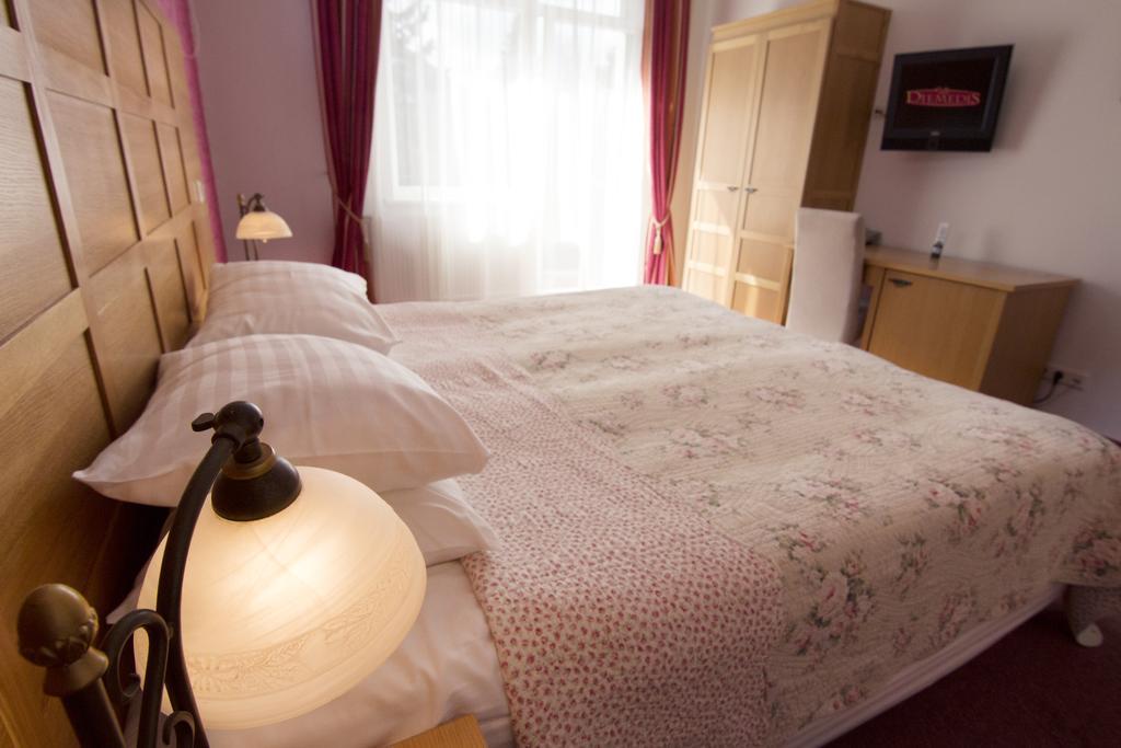 Hotel Vila Diemedis Palanga Oda fotoğraf